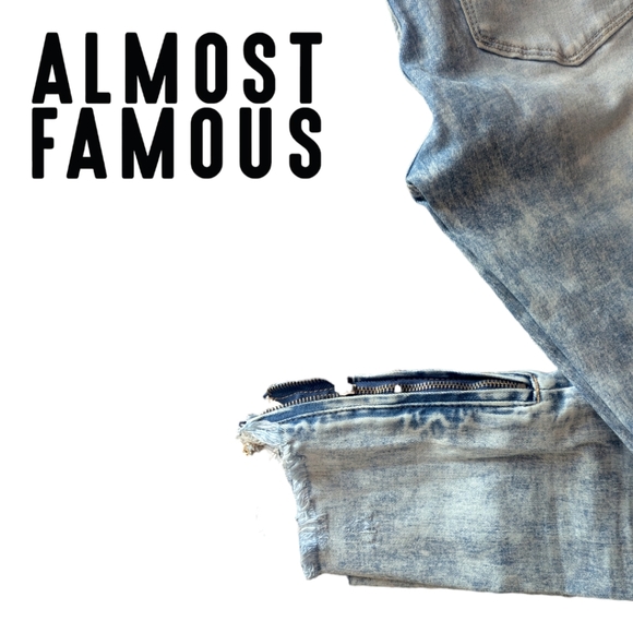 Almost Famous Denim; Mid Rise Skinny - Cropped leg w/zip detail; Distressed - Picture 6 of 7